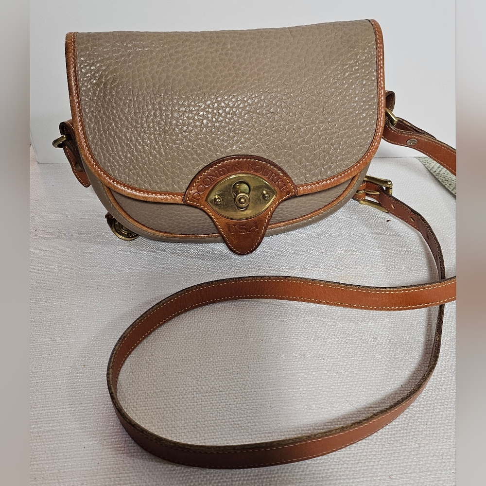 Vtg, Dooney & Bourke AWL Cavalry Trooper Crossbody Taupe W/British Tan Trim R71